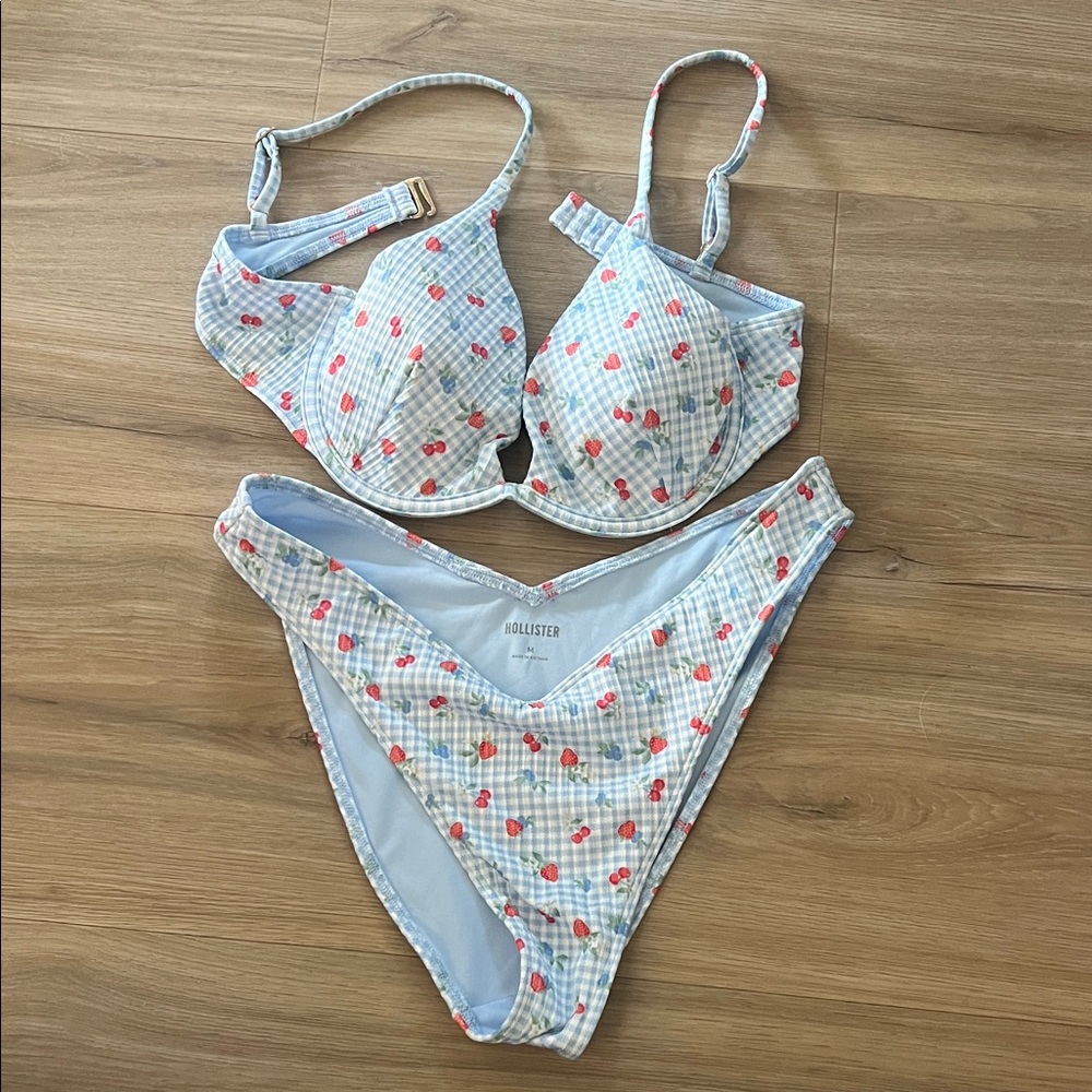 Hollister berry Bikini